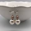 Ohrringe mit Perlen in weiß und powder almond Bild 8