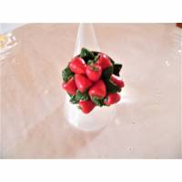 Ring mit handmodellierten Erdbeeren aus Polymer Clay Bild 1