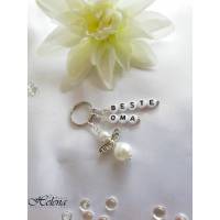 Personalisierter Schlüsselanhänger Schutzengel Perlen weiß Muttertag Geschenk "beste Oma" Ostern Bild 1