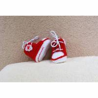 Babyturnschuhe, Babyschuhe,,gehäkelt/gestrickt, 9,5-10 cm für Fußball Fans Polyacryl rot/weiß Bild 1