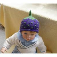 Erdbeermütze Babymütze Kindermütze Handgestrickt Brommbeere/Olivgrün Bild 1