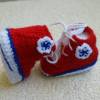 Babyschuhe Babyturnschuhe für Fußballfans  Polyacryl Handarbeit rot/weiß/blau Bild 3