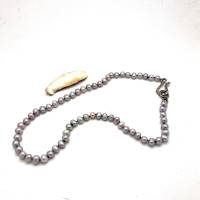 Silbergraue Perlenkette mit schönem Glanz, dezent schmückend, echte Süßwasserperlen Bild 7