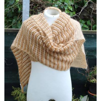 Handgehäkelte Eleganz nach tunesischer Art - Überlanger Schal in beige und braun