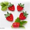 2 gehäkelte Erdbeeren aus 2 Farbvariationen wählbar - Häkelapplikationen - Aufnäher - rot, grün, gelb Bild 4
