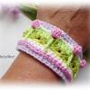Gehäkeltes romantisches Armband mit Blüten aus Baumwolle - rosa, gelb, weiß, grün, flieder Bild 4