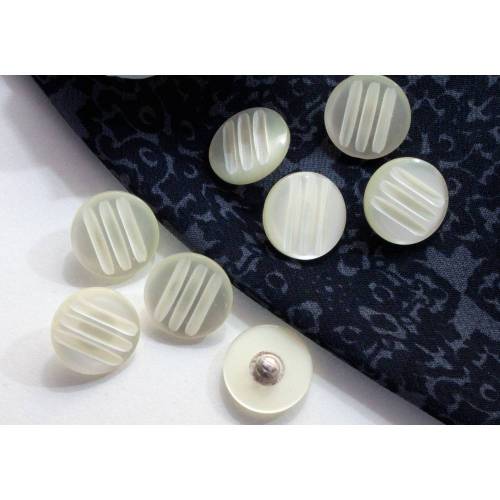 8 kleine Vintage Knöpfe 14mm natur-, cremeweiß, Kunststoffknöpfe, Perlmutt Optik, Blusenknöpfe, Brautkleid, Trödel Dings da