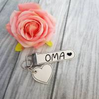 Schlüsselanhänger weissfarben Anhänger Oma Herz  Schlüsselanhänger Muttertag aus Kunstleder silber Bild 1
