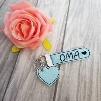 Schlüsselanhänger türkis farben Anhänger Oma Herz  Schlüsselanhänger Muttertag aus Kunstleder Bild 1