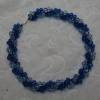 Perlenset handgefädelt aus weißen und blauen geschliffenen Acrylkristallen in türkischer Häkeltechnik Bild 4
