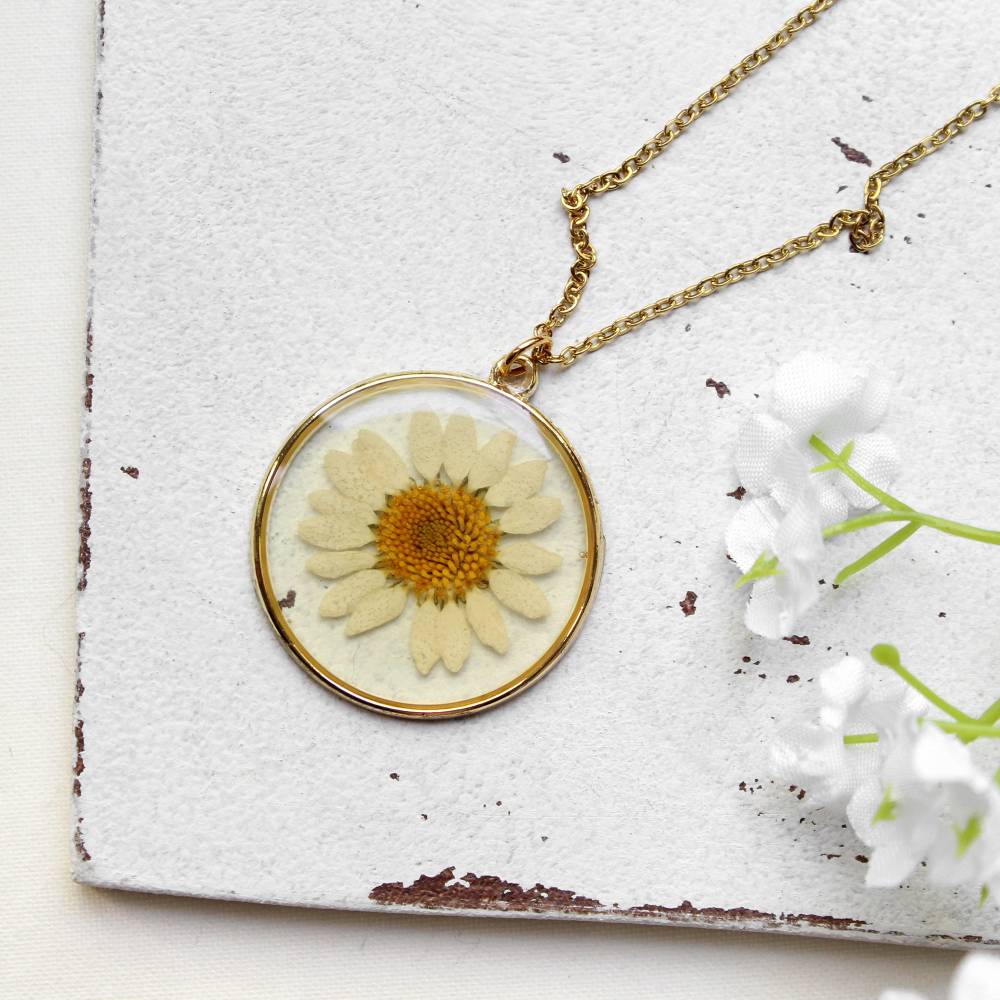 Gänseblümchen • Halskette gold | Blütenschmuck | Geschenk Frau | Freundin | Schwester | Mama Bild 1