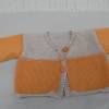 Babyjäckchen gestrickt aus weicher Wolle (Merinowolle) in Orange und Beige Bild 2