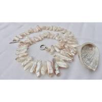 Perlenkette Keshi Perlencollier weiß ivory flieder pastell elfenbein Verschluß handgearbeitet Perlenschmuck Keishiperlen Hochzeit Brautkette Bild 1