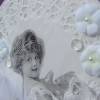 Shabby Hänge - Deko auf Holz in weiß mit Blumen und Band Bild 3
