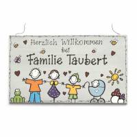 Shabby Türschild für Familien mit Name und Figuren personalisiert. Holzschild, Familienschild, Haustürschild in grau. Bild 1