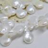 Weiße Perlenkette als Hochzeitsschmuck, eleganter Perlenschmuck Bild 6