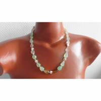 Ferienschmuck - Halskette mit Perlen und mint-grünem Opal, wunderschön auf gebräunter Haut, Sommertrend Bild 1