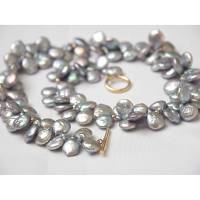 Perlenkette aus Tropfen-Perlen, ein elegantes graues Perlencollier mit kleinen Goldkugeln Bild 1