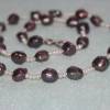 Perlencollier zarte Perlenkette schwarze Rosenknospen-Perlen weisse Saatperlen kurz freche Kette schwarz-weiß Geschenk Mädchen jung anders Bild 2