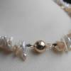 Originelle Halskette aus aparten Keshi Perlen, Superglanz silber grau weiß, mit 14 K Gold, Brautschmuck, originelle Perlen natürlich gewachsen Bild 3