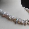 Originelle Halskette aus aparten Keshi Perlen, Superglanz silber grau weiß, mit 14 K Gold, Brautschmuck, originelle Perlen natürlich gewachsen Bild 4