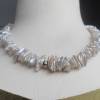 Originelle Halskette aus aparten Keshi Perlen, Superglanz silber grau weiß, mit 14 K Gold, Brautschmuck, originelle Perlen natürlich gewachsen Bild 5