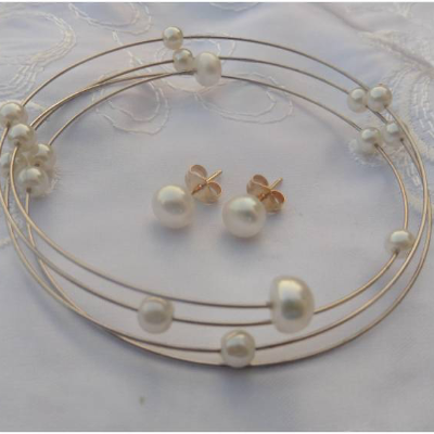 Leichter Armreif, Spiralarmband memory wire, zarter Perlenschmuck