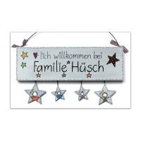 Geschenk Willkommensschild für die ganze Familie, Türschild aus Holz mit Sternen, Holzschild mit Namen personalisiert Bild 1