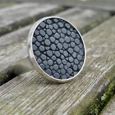 Ring verstellbar mit Rochenleder unisex , elegantes Schmuckgeschenk, passend zu Hochzeit 