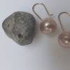 Ausdrucksstarke Perlen-Ohrringe, Brautschmuck, echte runde zart-rosa Edison Perlen 11 mm, Fassung 18 K Gold Bild 3