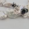 Lange Kette aus großen Keshi Perlen mit bestem Glanz, Jugendstil-Schloß handgeschmiedet Bild 2