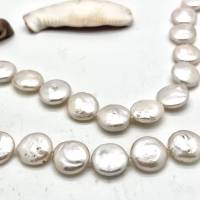 Weiße Münz-Perlen-Kette mit 14-Karat_Goldverschluß, Brautschmuck, Geschenk, Hochzeitsschmuck Bild 1