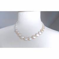 Weiße Münz-Perlen-Kette mit 14-Karat_Goldverschluß, Brautschmuck, Geschenk, Hochzeitsschmuck Bild 6