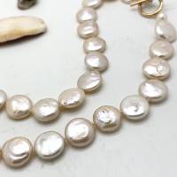 Weiße Münz-Perlen-Kette mit 14-Karat_Goldverschluß, Brautschmuck, Geschenk, Hochzeitsschmuck Bild 7