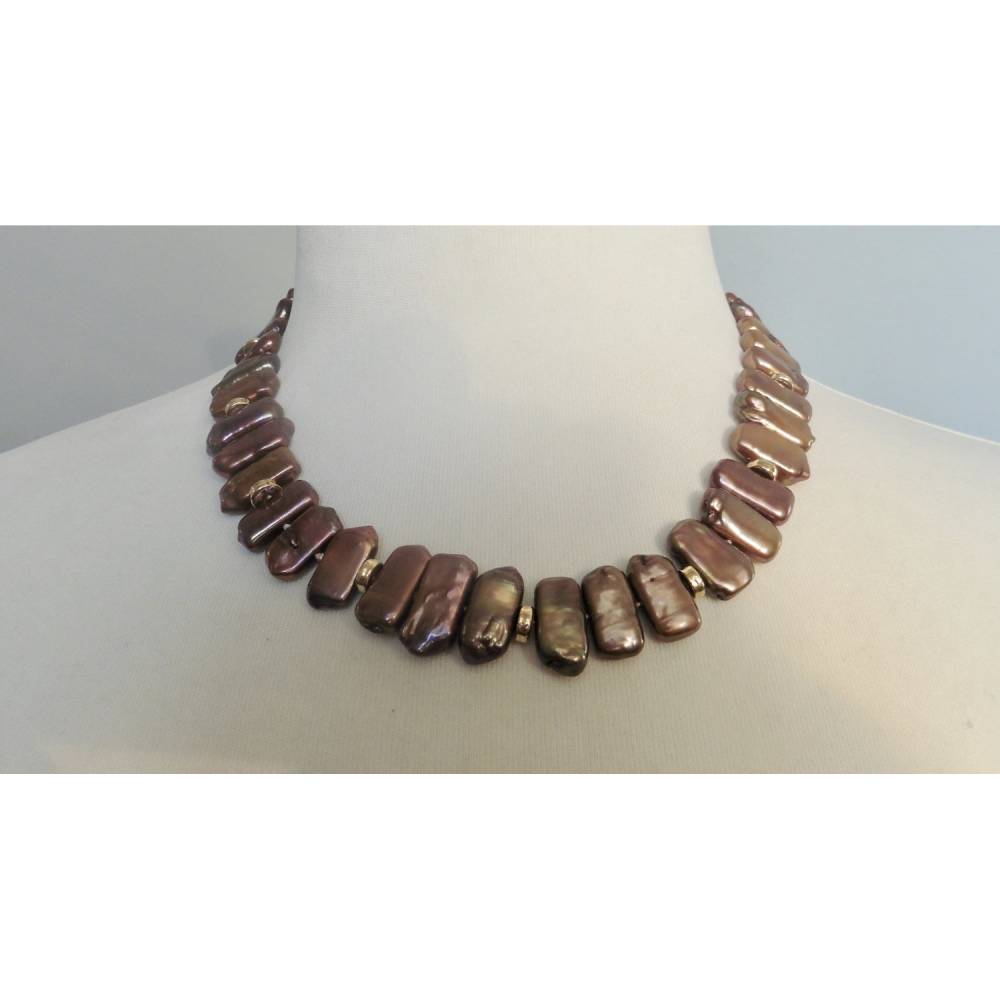 Perlenkette aus braunen Perlen, Collier aus geometrischen Perlen, Geschenk für Frauen Bild 1
