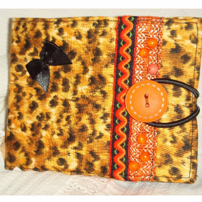 Nadelmäppchen Nadelheft Nadelbuch Retro Animal-Print orange-braun Ethnostyle mit Holzknopf
