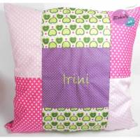 Kissenhülle mit Namen gepatcht lila grün rosa Bild 1