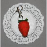 Taschenbaumler Erdbeere - handgefilzter süße Früchte Anhänger Bild 1