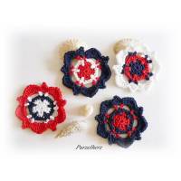 Eine Häkelblume in 4 Farben zur Wahl - Blumenrad,Häkelapplikation,Tischdeko,maritim,weiß, rot, blau Bild 1
