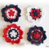 Eine Häkelblume in 4 Farben zur Wahl - Blumenrad,Häkelapplikation,Tischdeko,maritim,weiß, rot, blau Bild 3