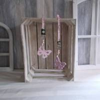 2er Set Fensterdeko, Hänger mit Holz-Schmetterling in rosa, Türkranz Bild 1