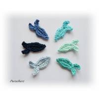 Ein kleiner gehäkelter Fisch aus der Unterwasserwelt in 6 Farben zur Wahl  - Häkelapplikation - Aufnäher - türkis, blau Bild 1
