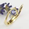 Schmaler Ring aus Gold 750/- mit hellblauem Saphir Bild 3