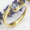 Schmaler Ring aus Gold 750/- mit hellblauem Saphir Bild 5
