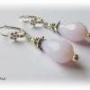 1 Paar silberfarbene Ohrhänger mit Glastropfen in zart rosa - Ohrringe Bild 2