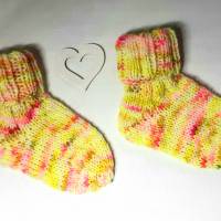Baby Socken - Erstlingssocken handgestrickt,  gelb/bunt meliert Bild 3