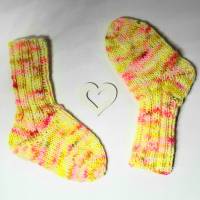 Baby Socken - Erstlingssocken handgestrickt,  gelb/bunt meliert Bild 4