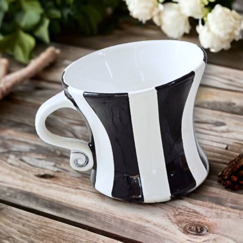 Tanzende Tasse, Teetasse,Kaffeetasse,schwarz/weiss gestreift, 250ml, Keramik, handbemalt
