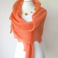Sommerlicher Schal aus Mohair apricot, xl Dreieckstuch, gestricktes Umschlagtuch lachsfarbig, Geschenk für Frauen Bild 1