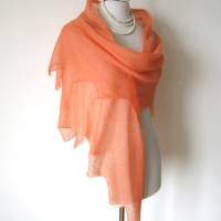 Sommerlicher Schal aus Mohair apricot, xl Dreieckstuch, gestricktes Umschlagtuch lachsfarbig, Geschenk für Frauen Bild 9